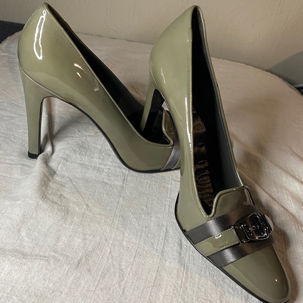 Gucci Grey Patent Leather Heels w/ Ribbon! So Fab! - Picture 3 of 7